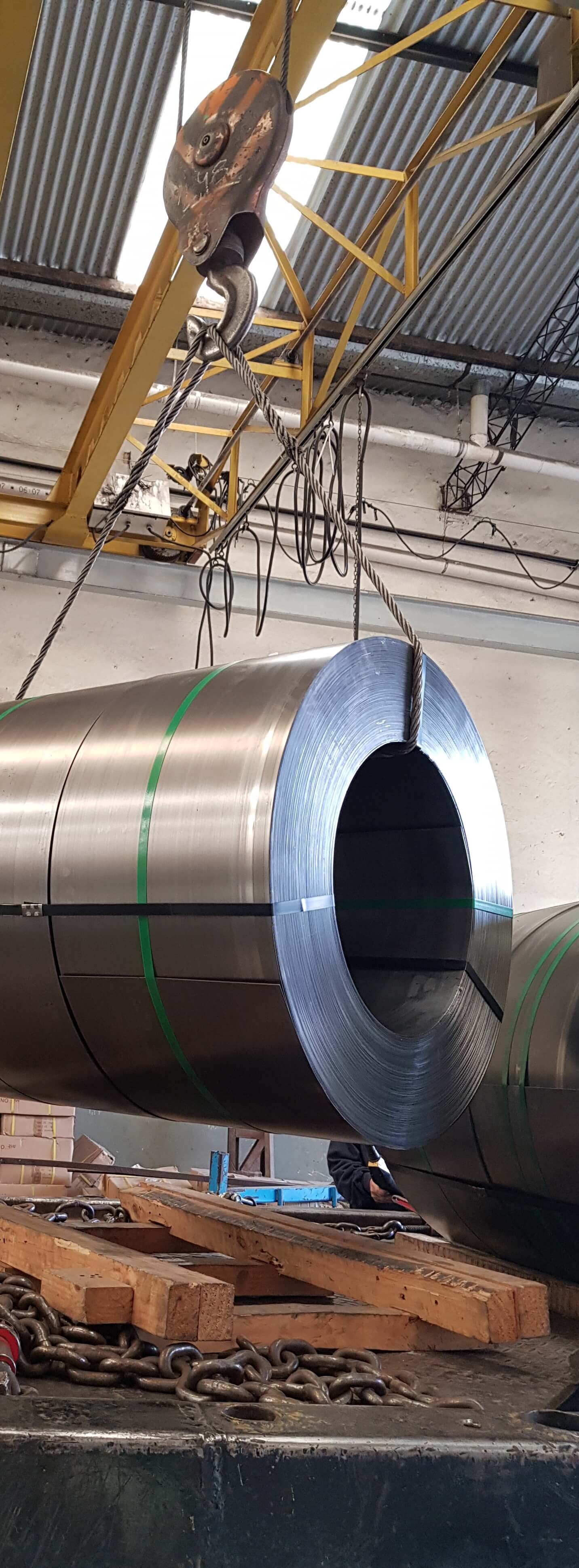 Materia prima: bobina de chapa galvanizada en planta Inducort