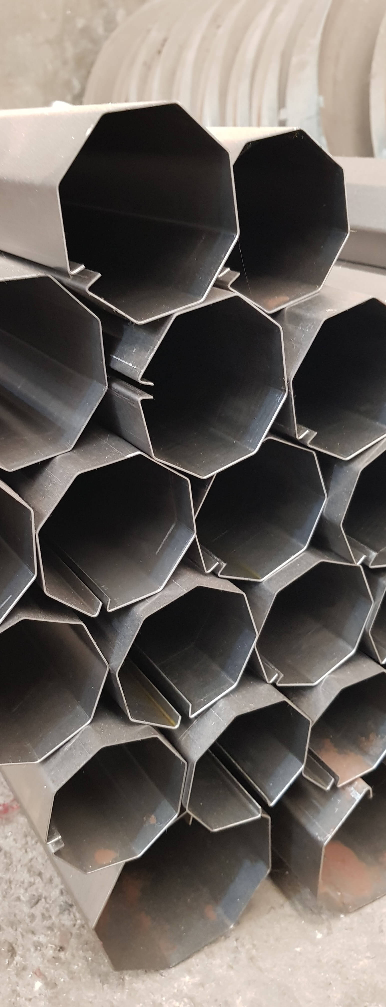 Producción de cortinas metálicas en planta Inducort