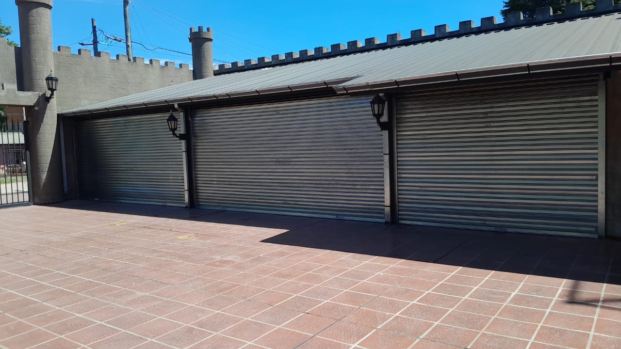 Cerramiento de comercio con cortina metálica Inducort